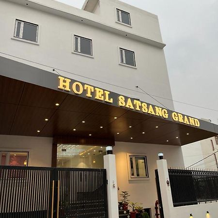 Hotel Satsang Grand Varanasi Eksteriør bilde
