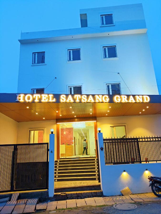 Hotel Satsang Grand Varanasi Eksteriør bilde