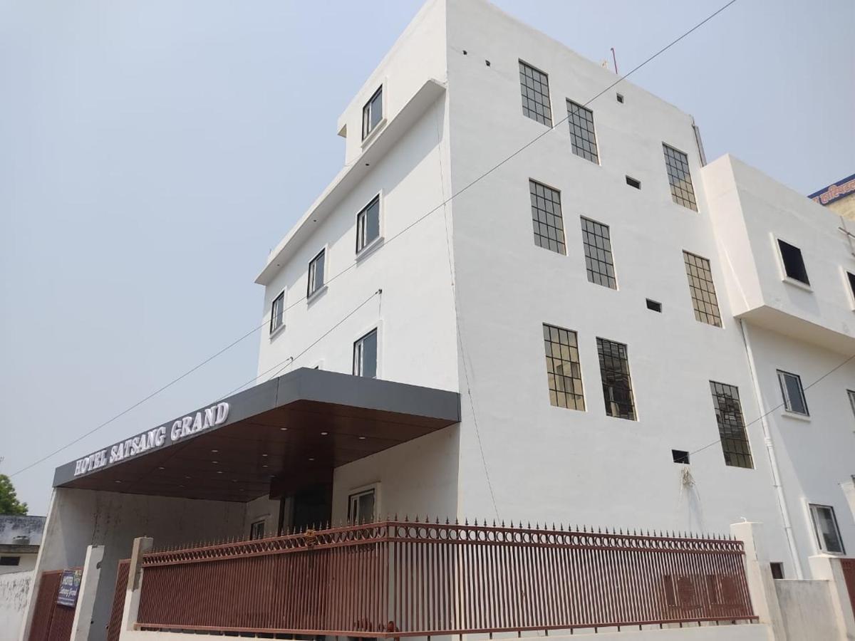 Hotel Satsang Grand Varanasi Eksteriør bilde
