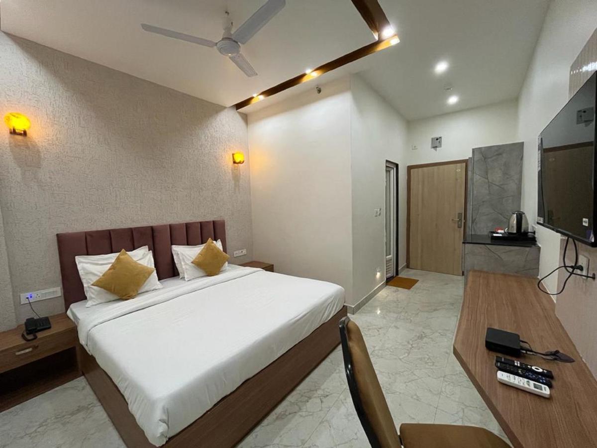 Hotel Satsang Grand Varanasi Eksteriør bilde