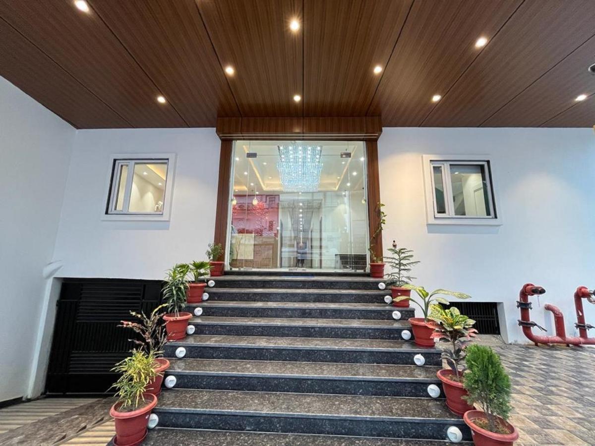 Hotel Satsang Grand Varanasi Eksteriør bilde