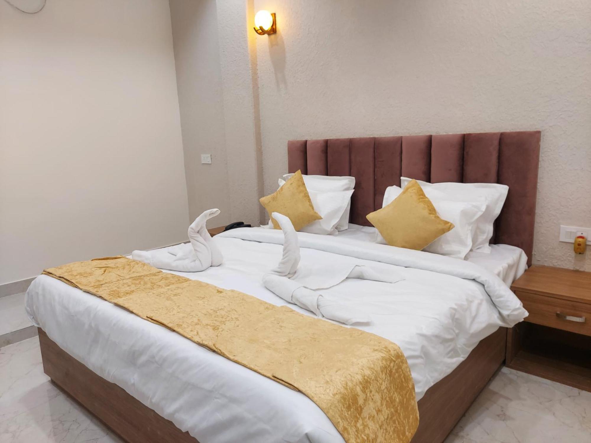 Hotel Satsang Grand Varanasi Eksteriør bilde