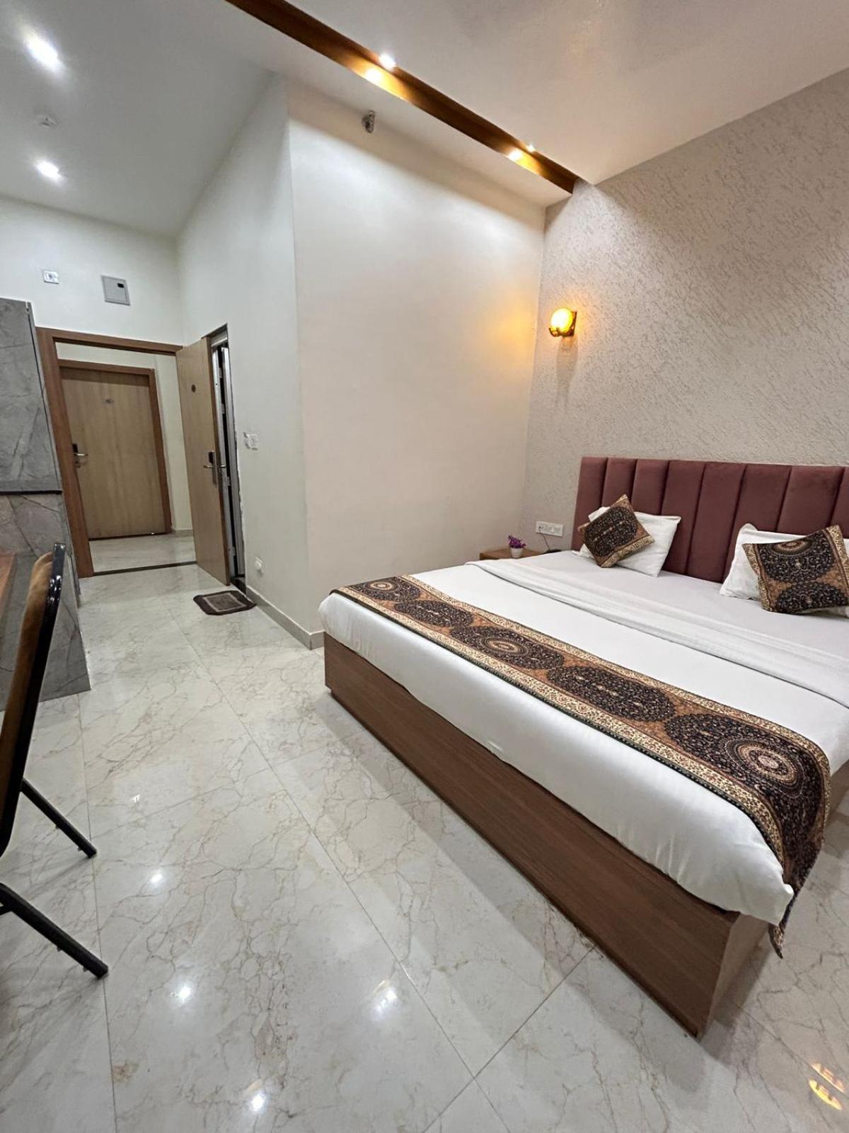 Hotel Satsang Grand Varanasi Eksteriør bilde