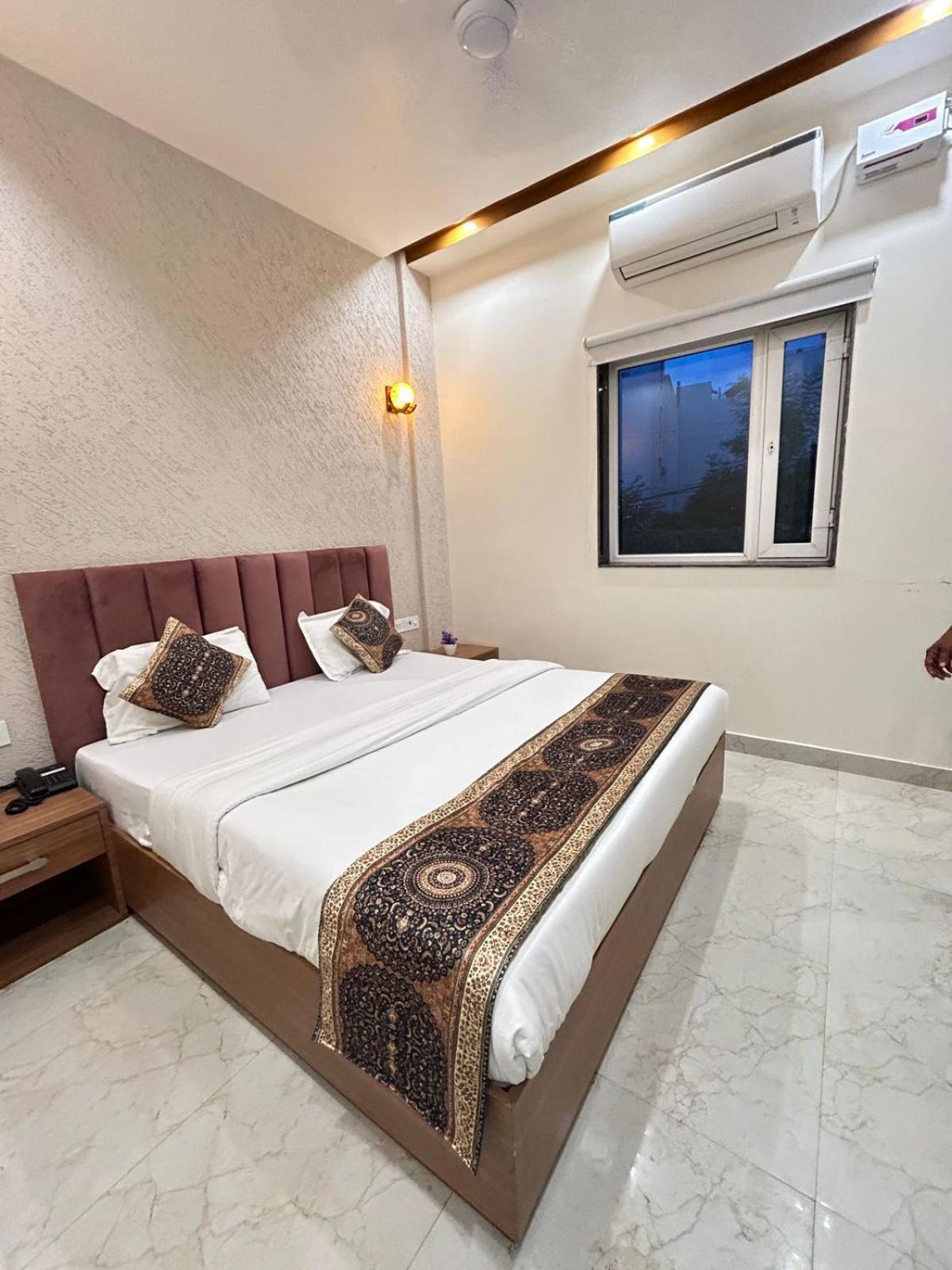 Hotel Satsang Grand Varanasi Eksteriør bilde