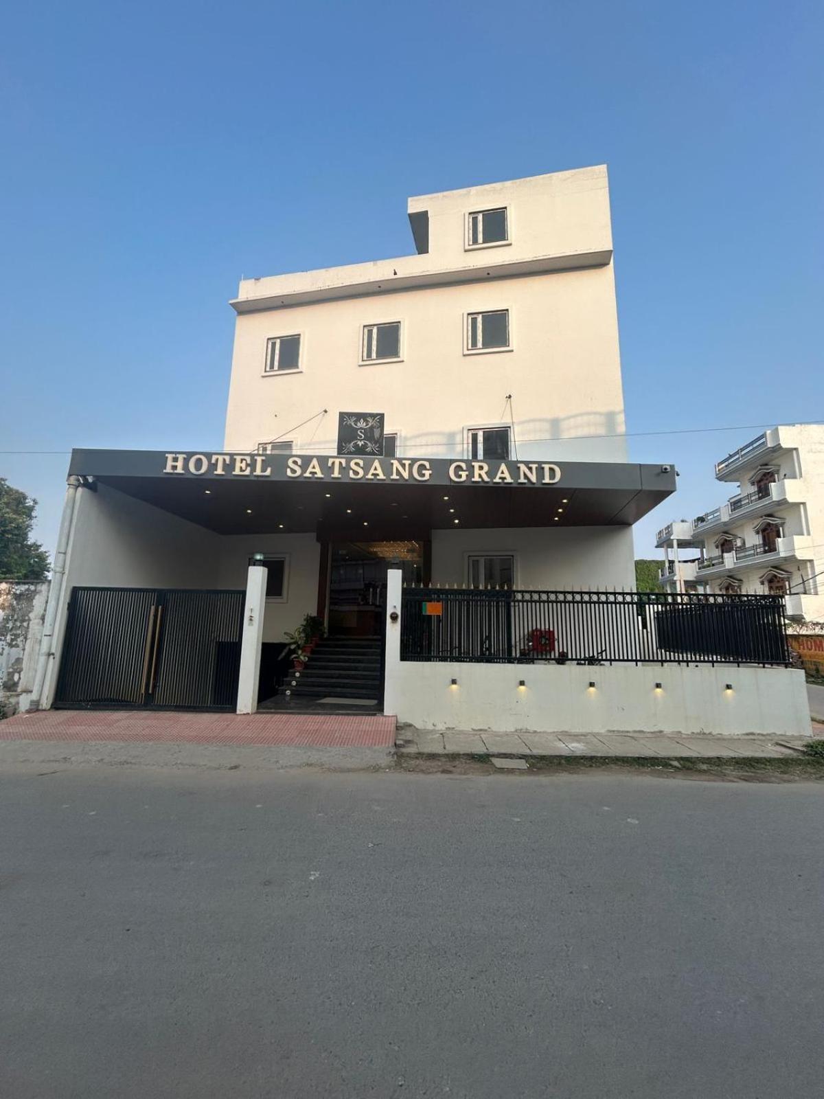 Hotel Satsang Grand Varanasi Eksteriør bilde